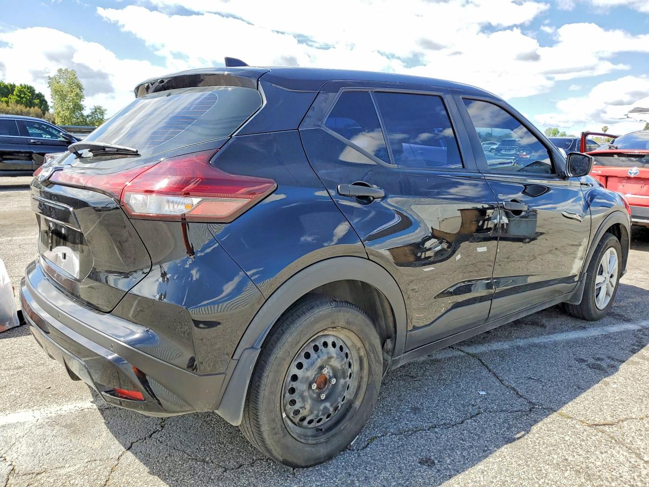 Nissan Kicks S