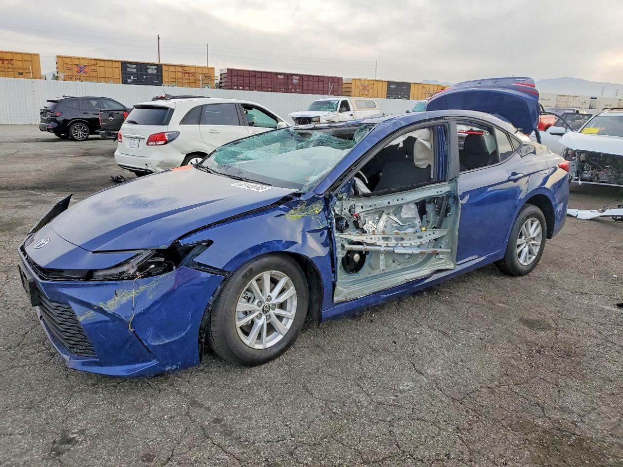 Salvage Toyota Camry Image
