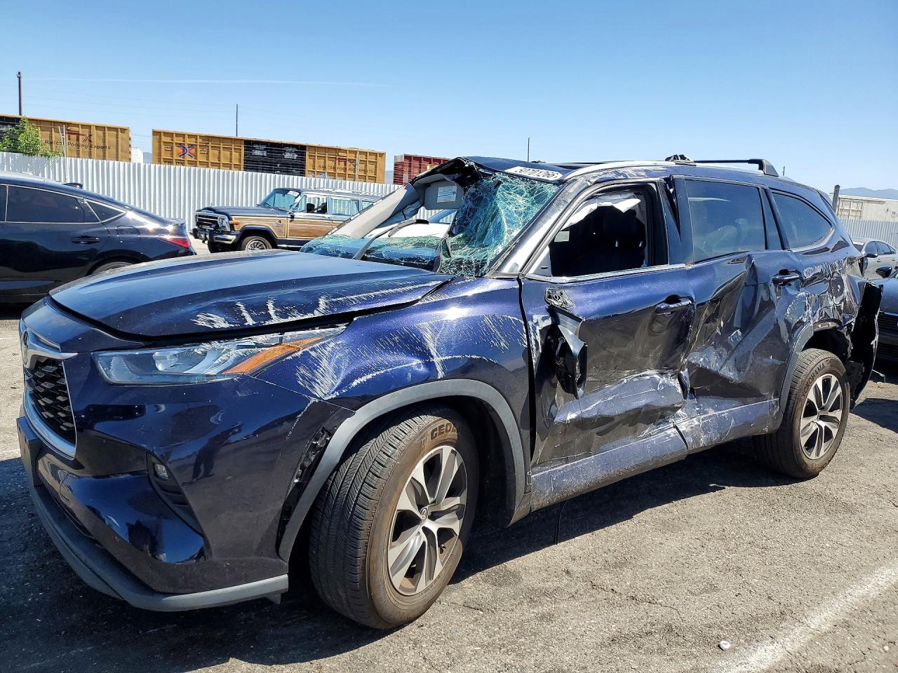 Salvage Toyota Highlander Image