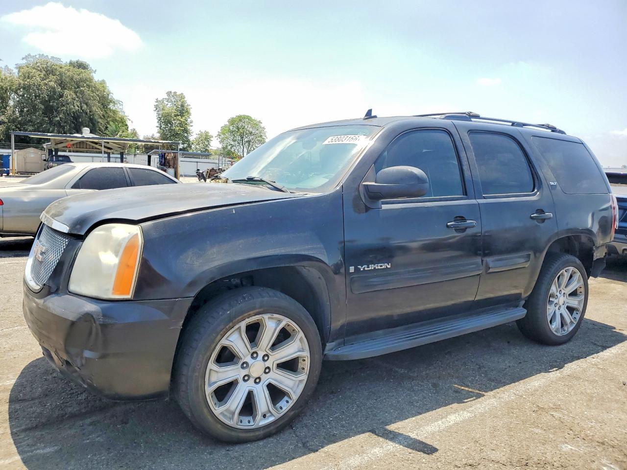 Salvage GMC Yukon Image