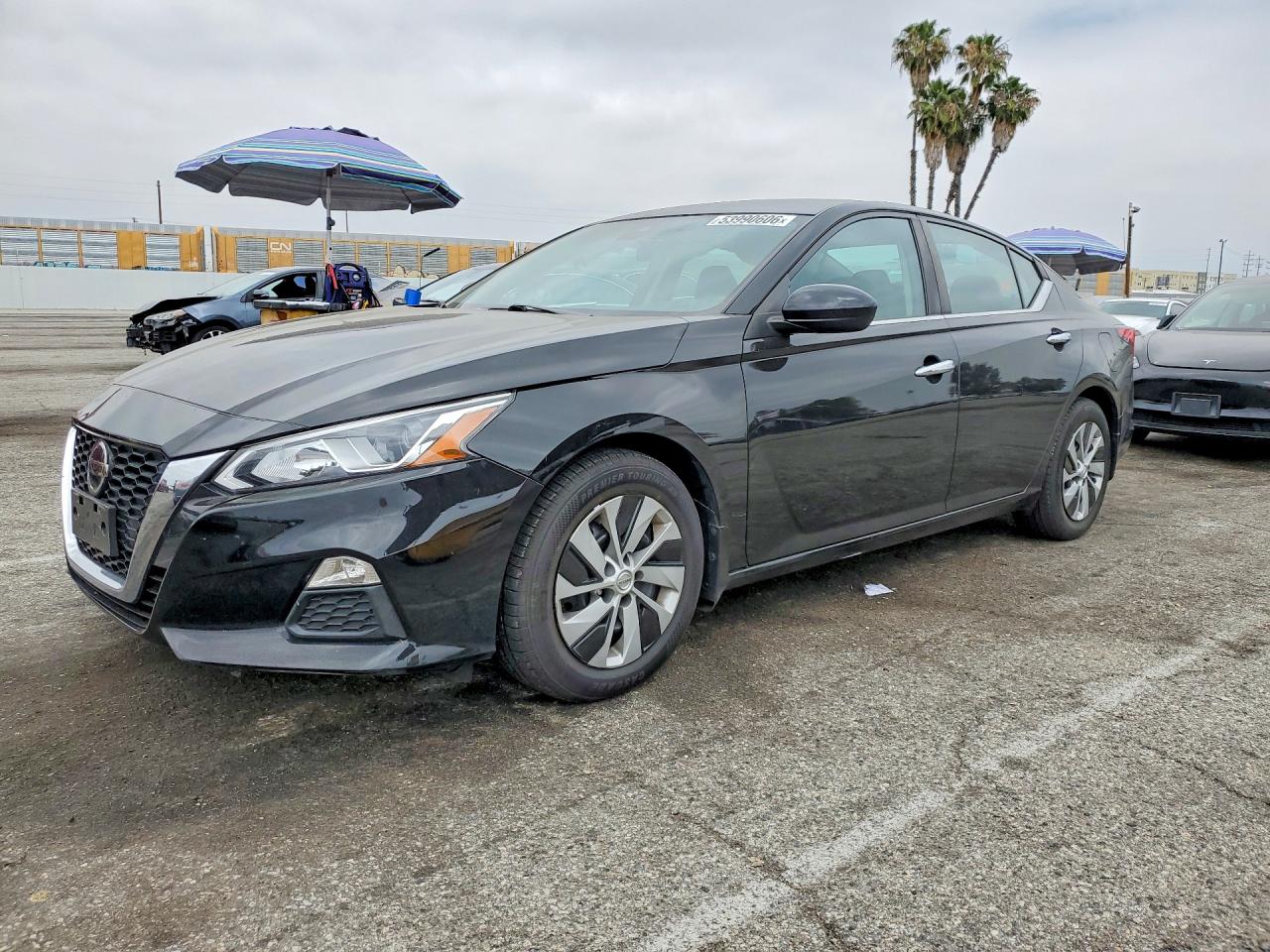 Salvage Nissan Altima Image
