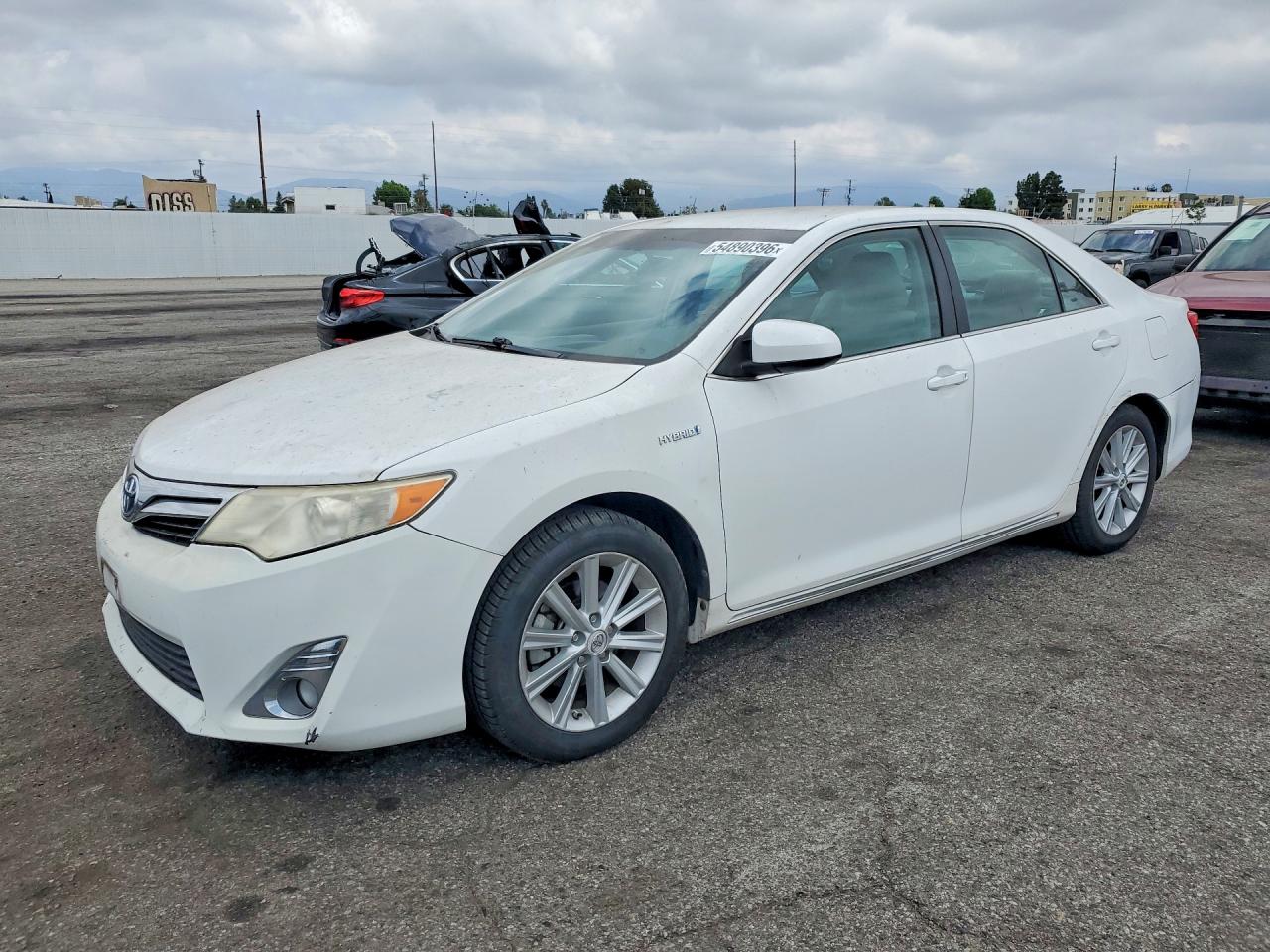 Salvage Toyota Camry Image