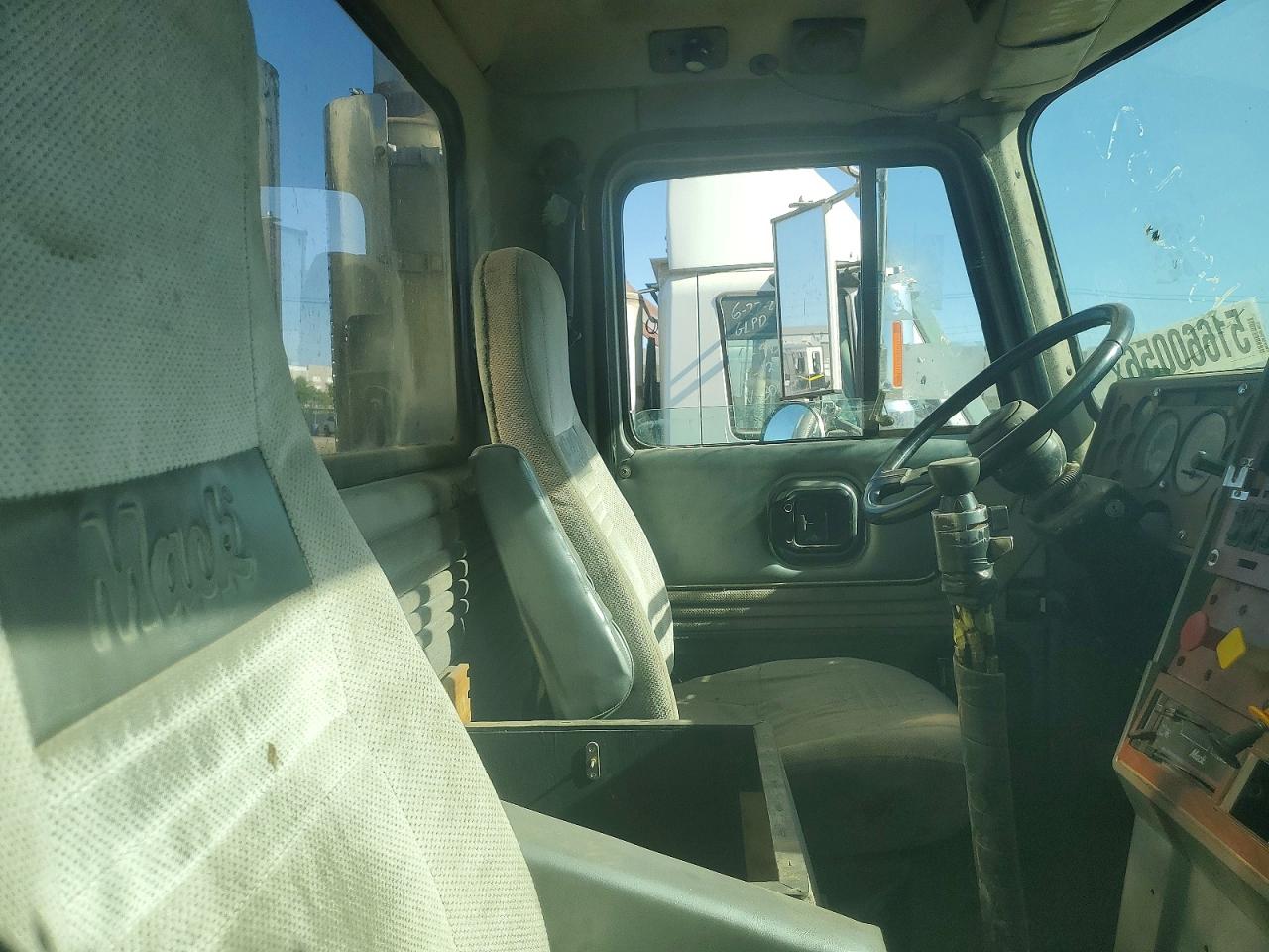 Mack 600