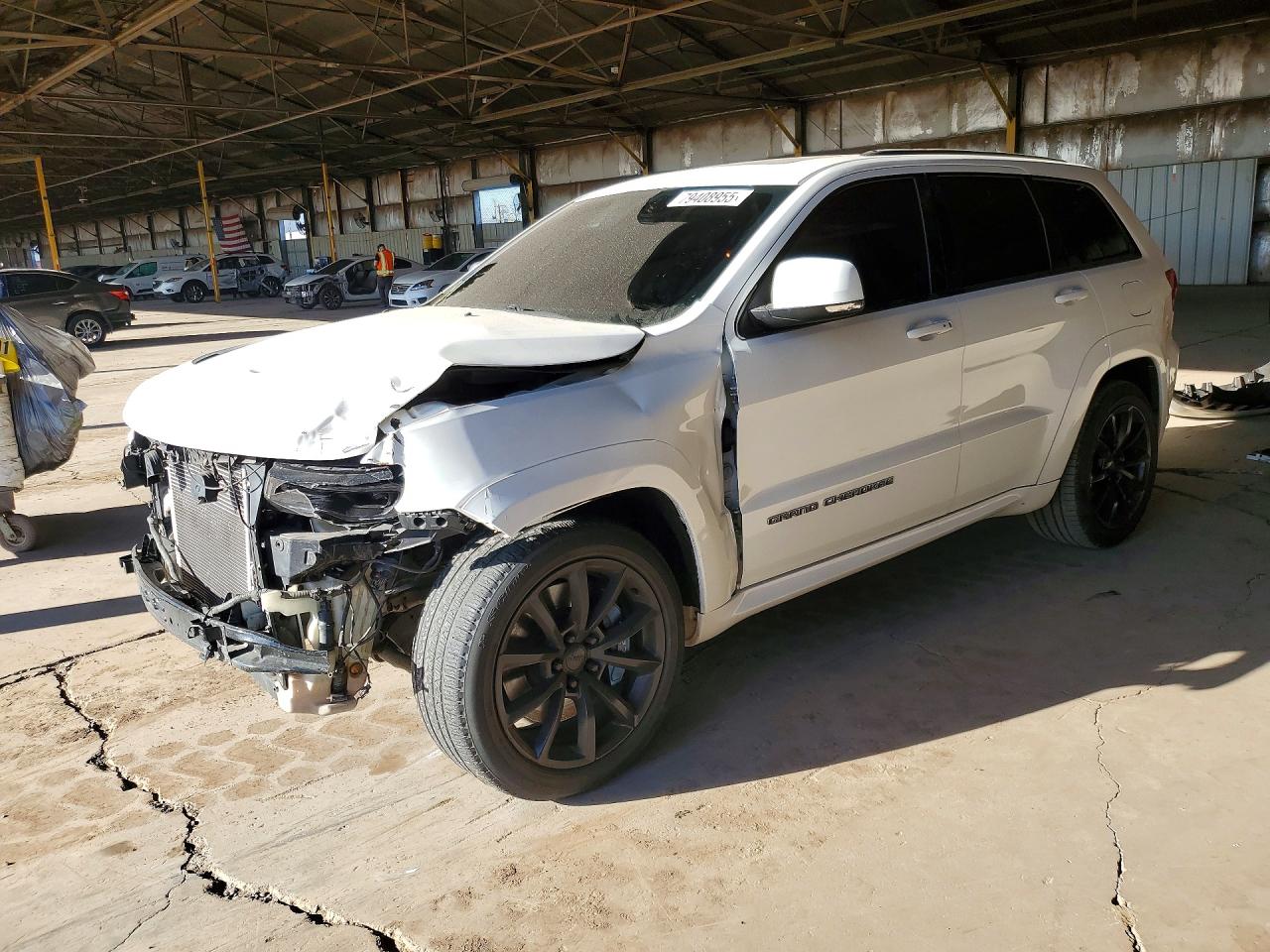 Salvage Jeep Cherokee Image