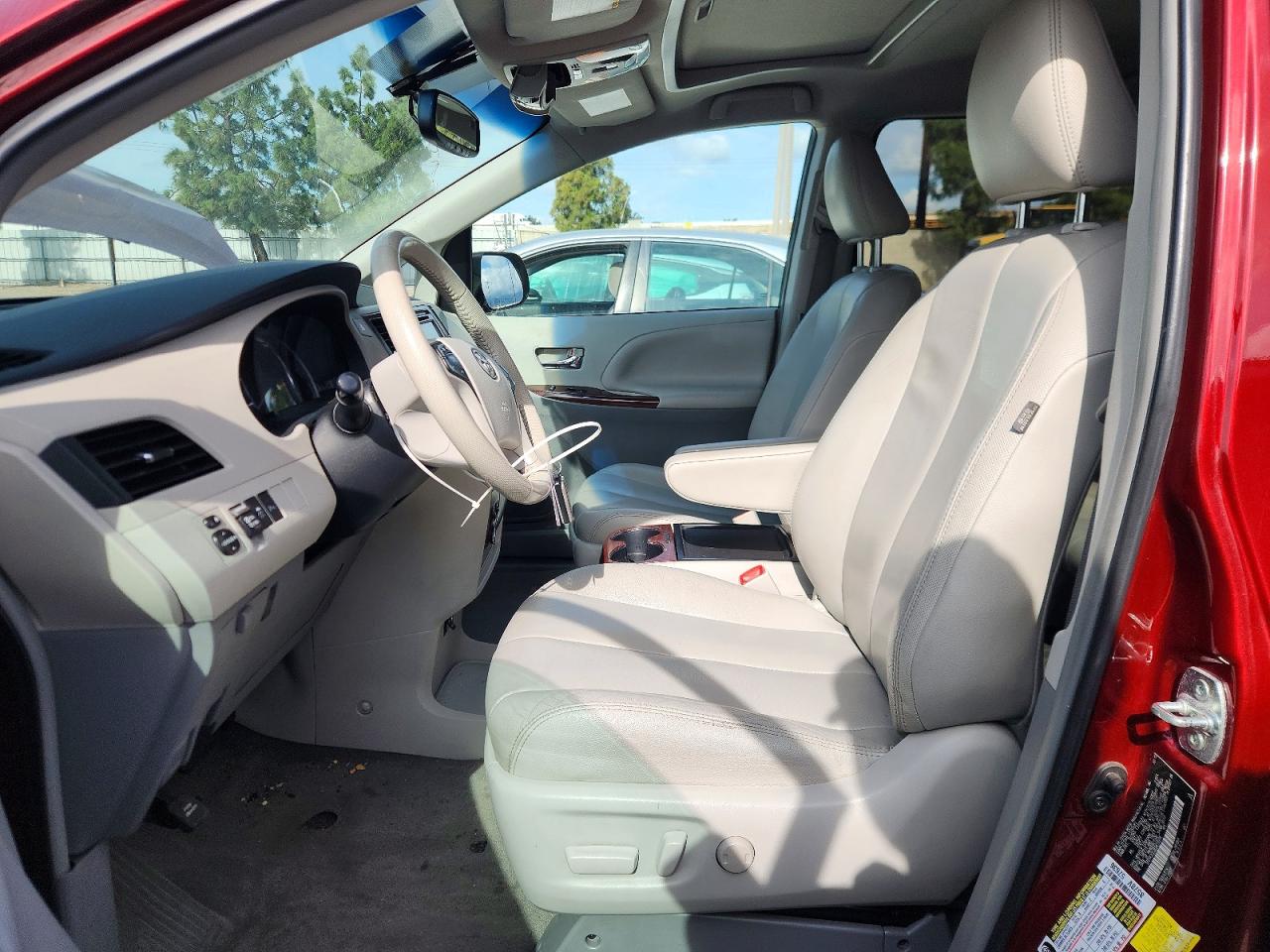 Toyota Sienna Xle 8-passenger