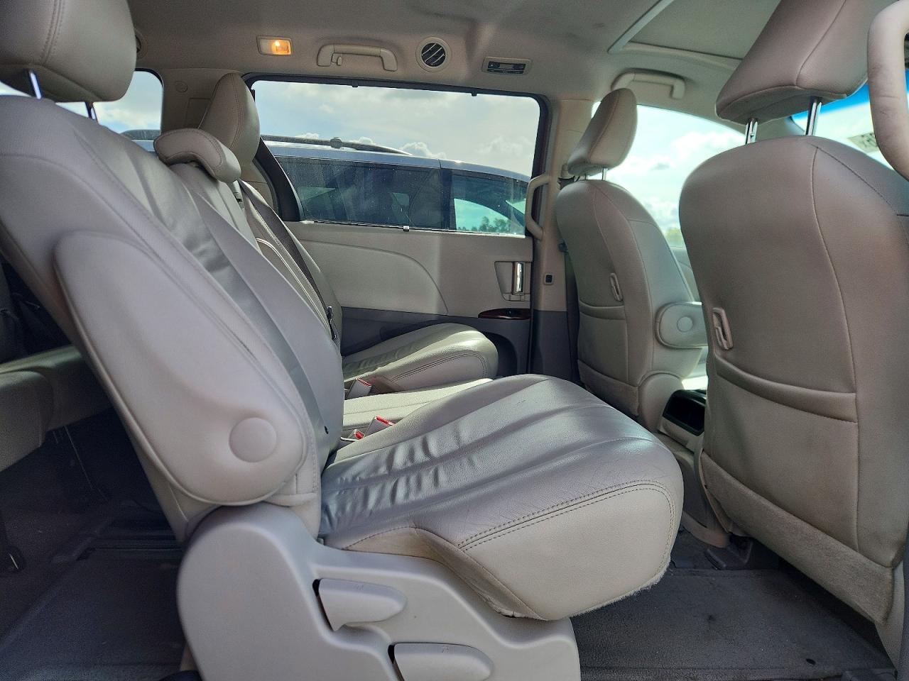 Toyota Sienna Xle 8-passenger