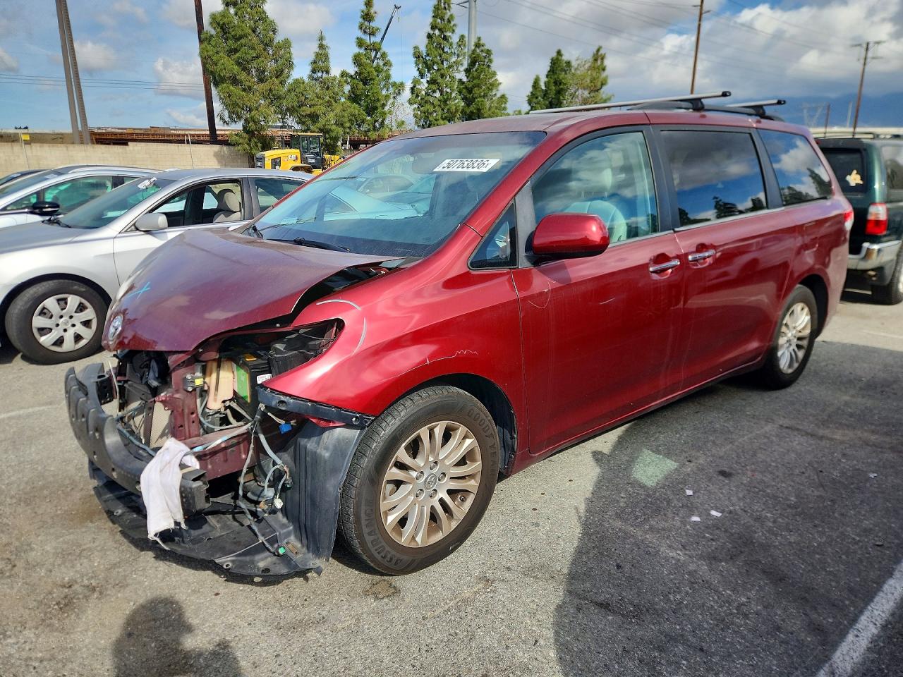 Salvage Toyota Sienna Image