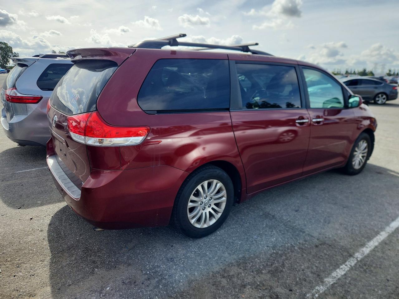 Toyota Sienna Xle 8-passenger