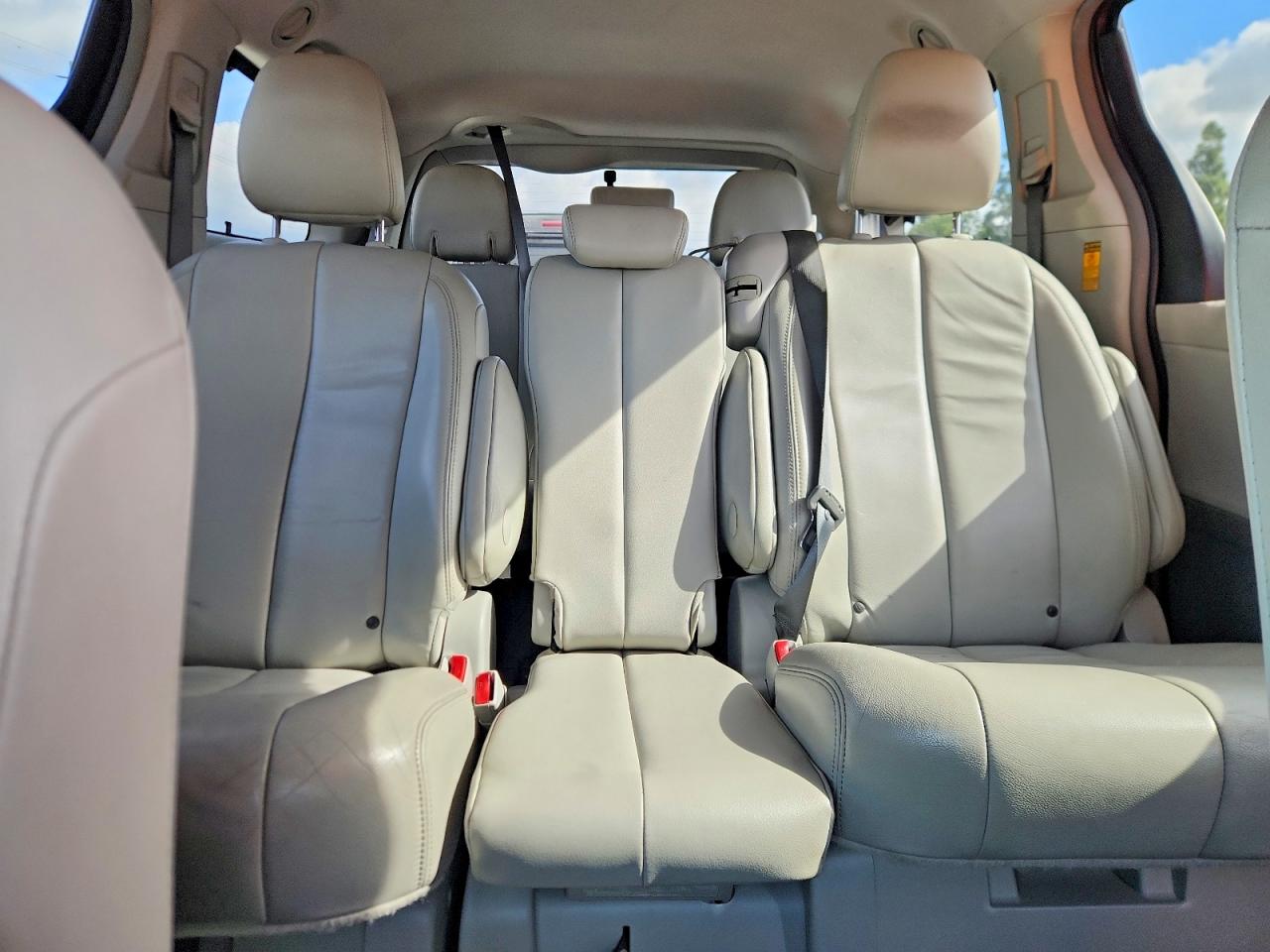 Toyota Sienna Xle 8-passenger