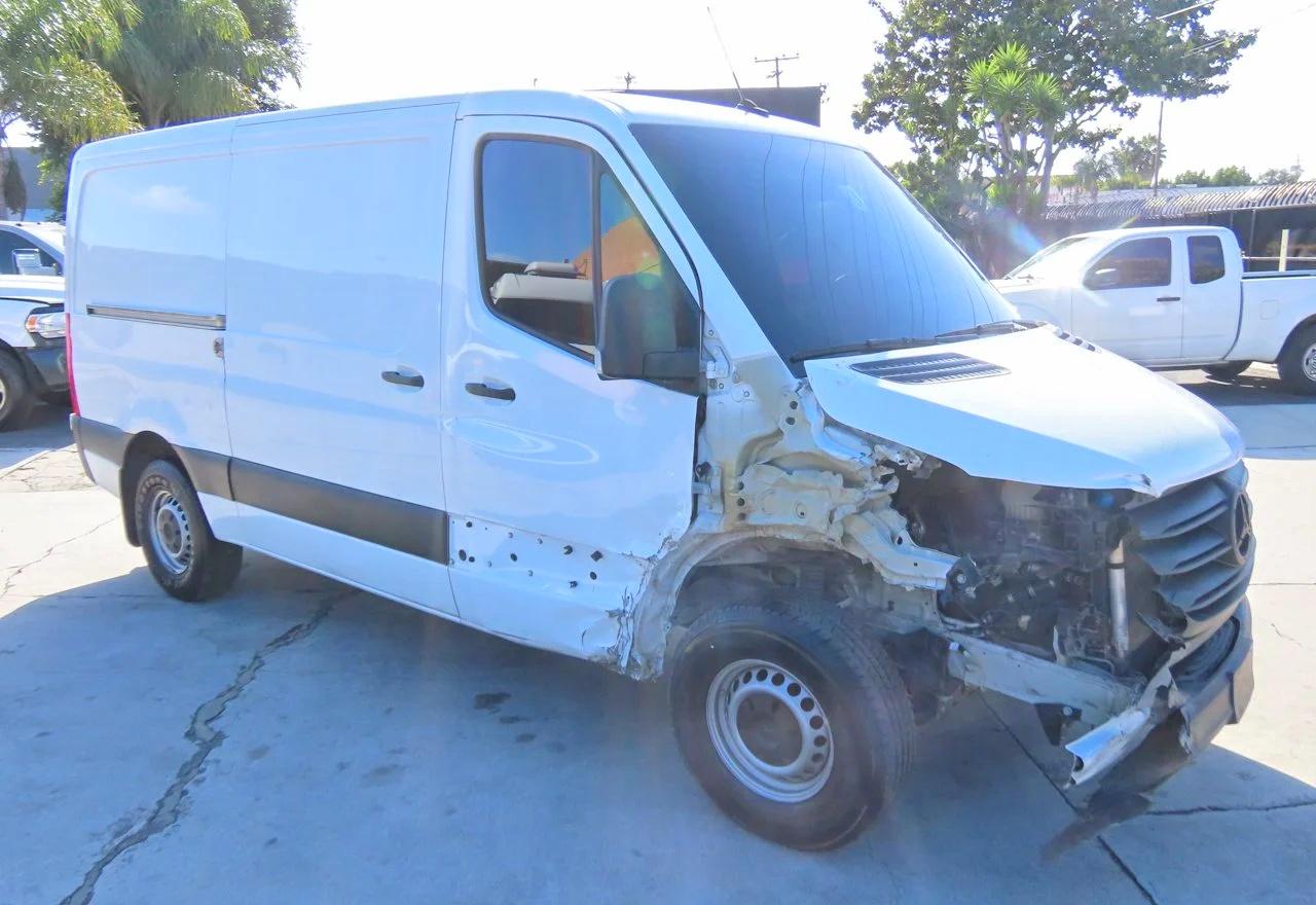 Salvage Mercedes-Benz Sprinter Image