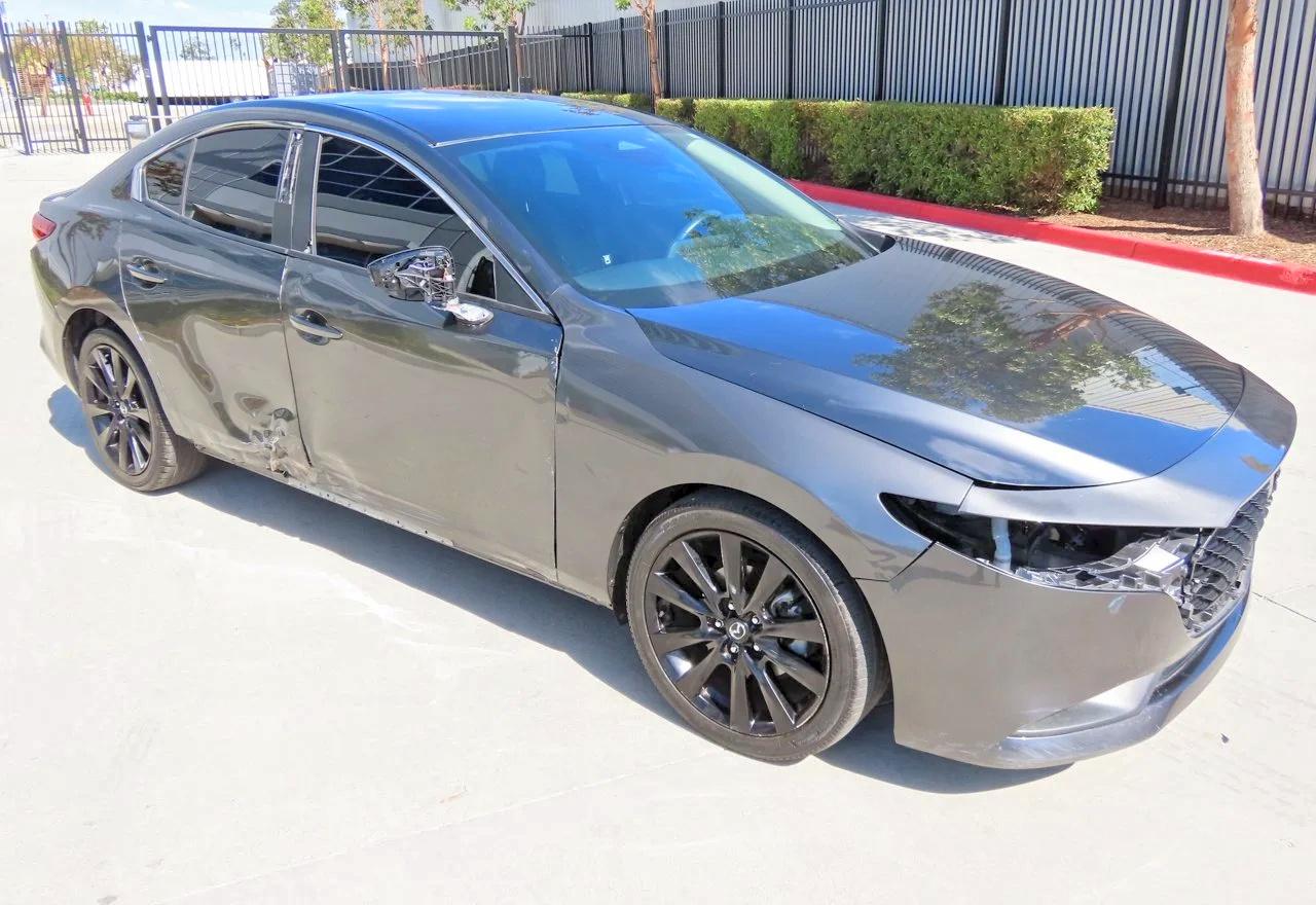 Salvage Mazda Mazda3 Image