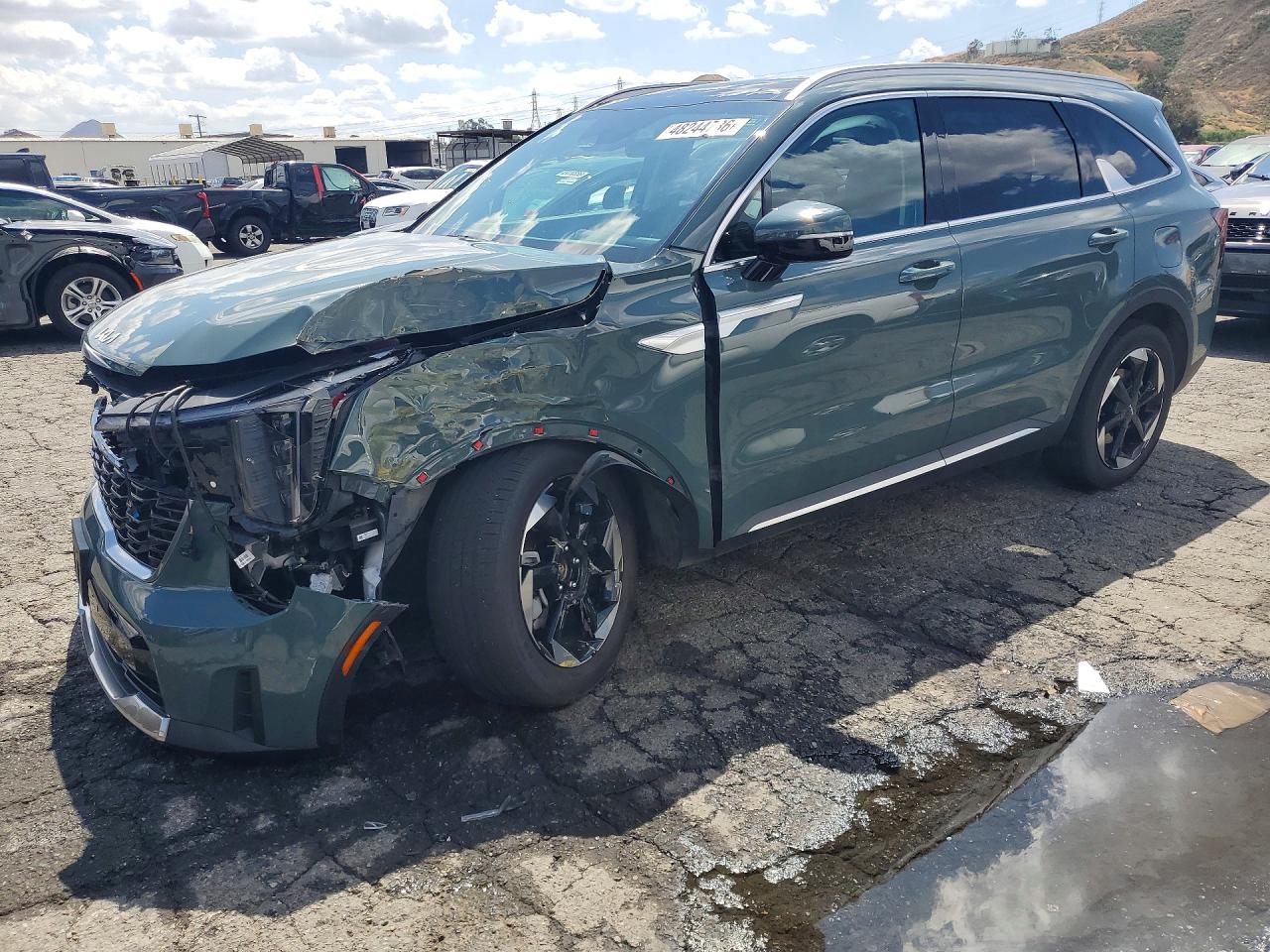 Salvage Kia Sorento Image