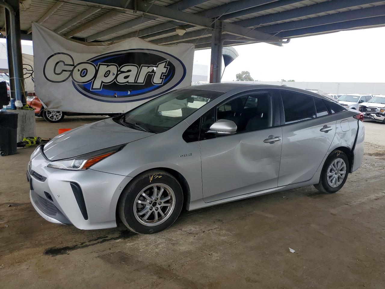 Salvage Toyota Prius Image