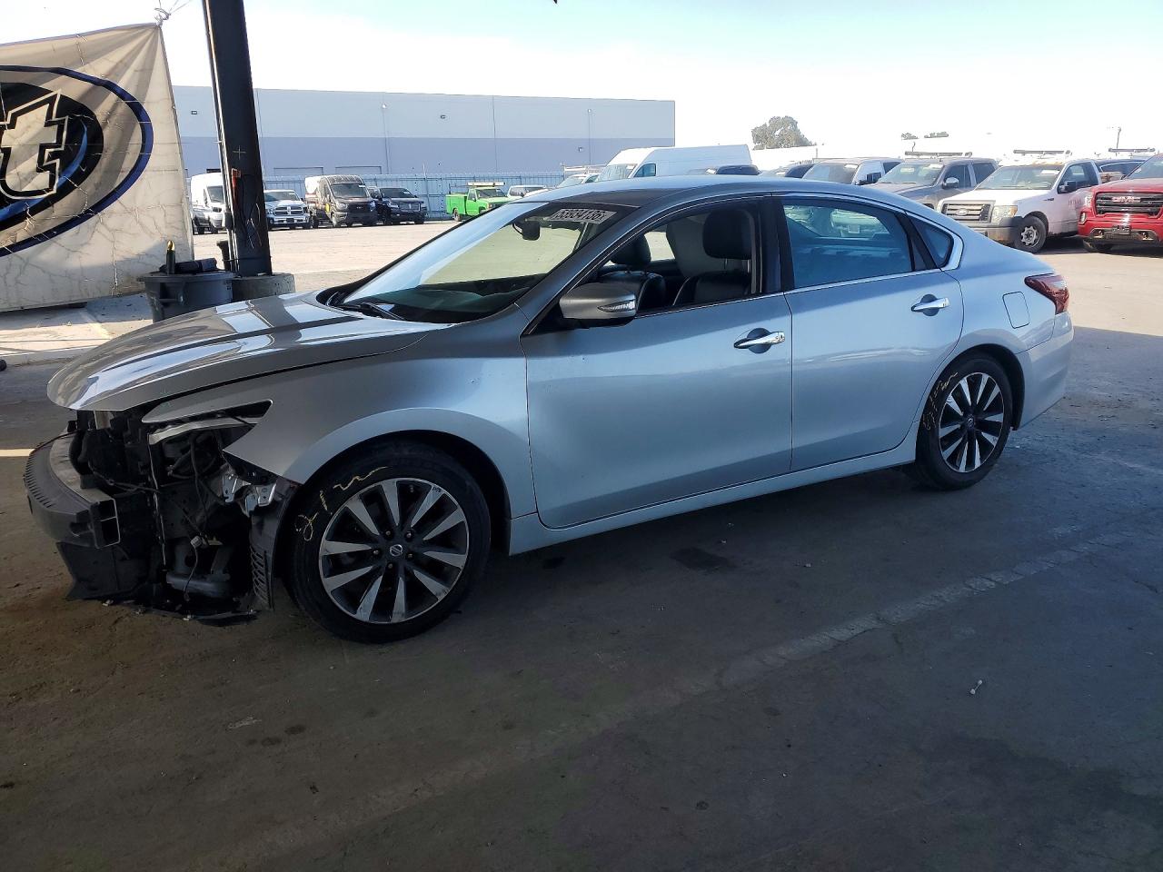Salvage Nissan Altima Image