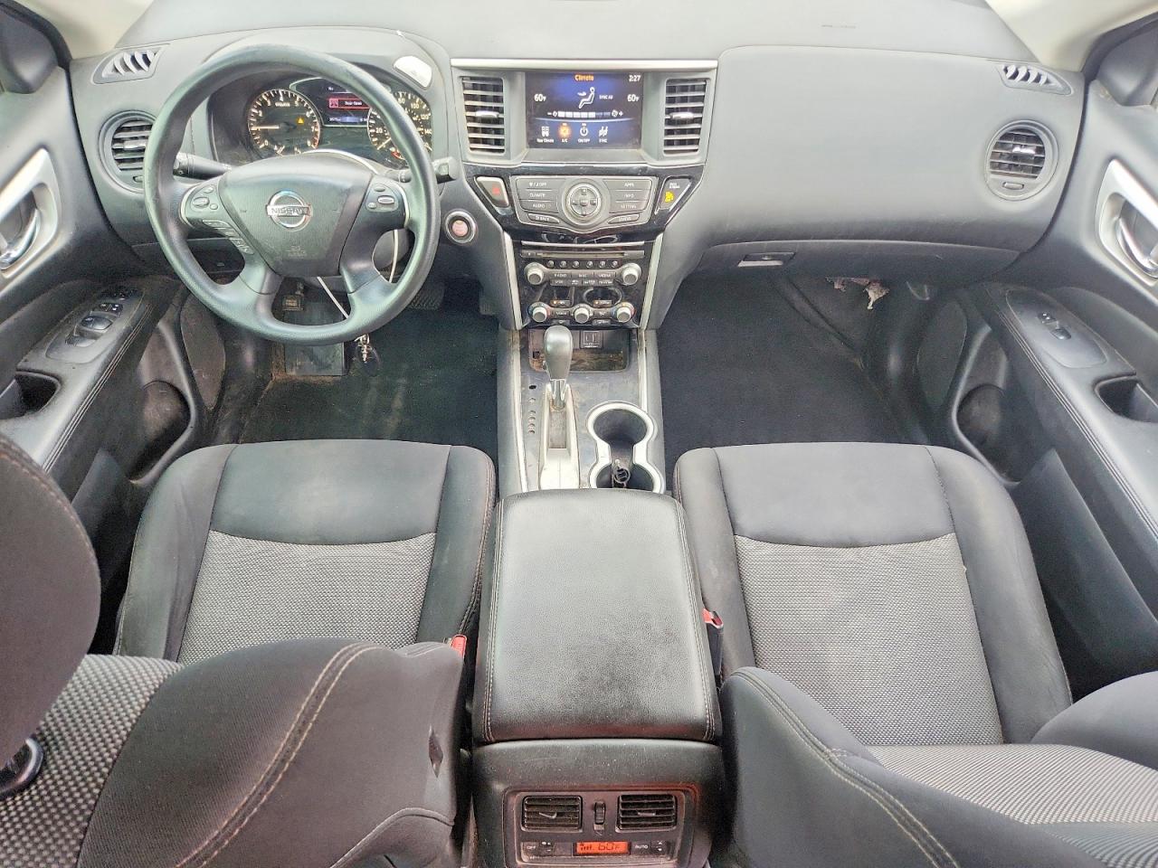 Nissan Pathfinder S