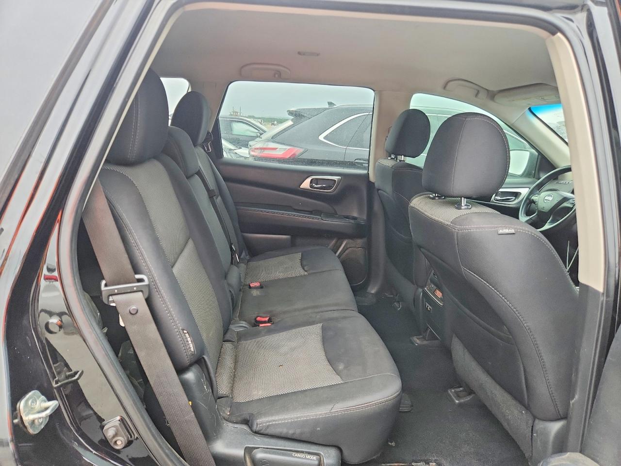 Nissan Pathfinder S