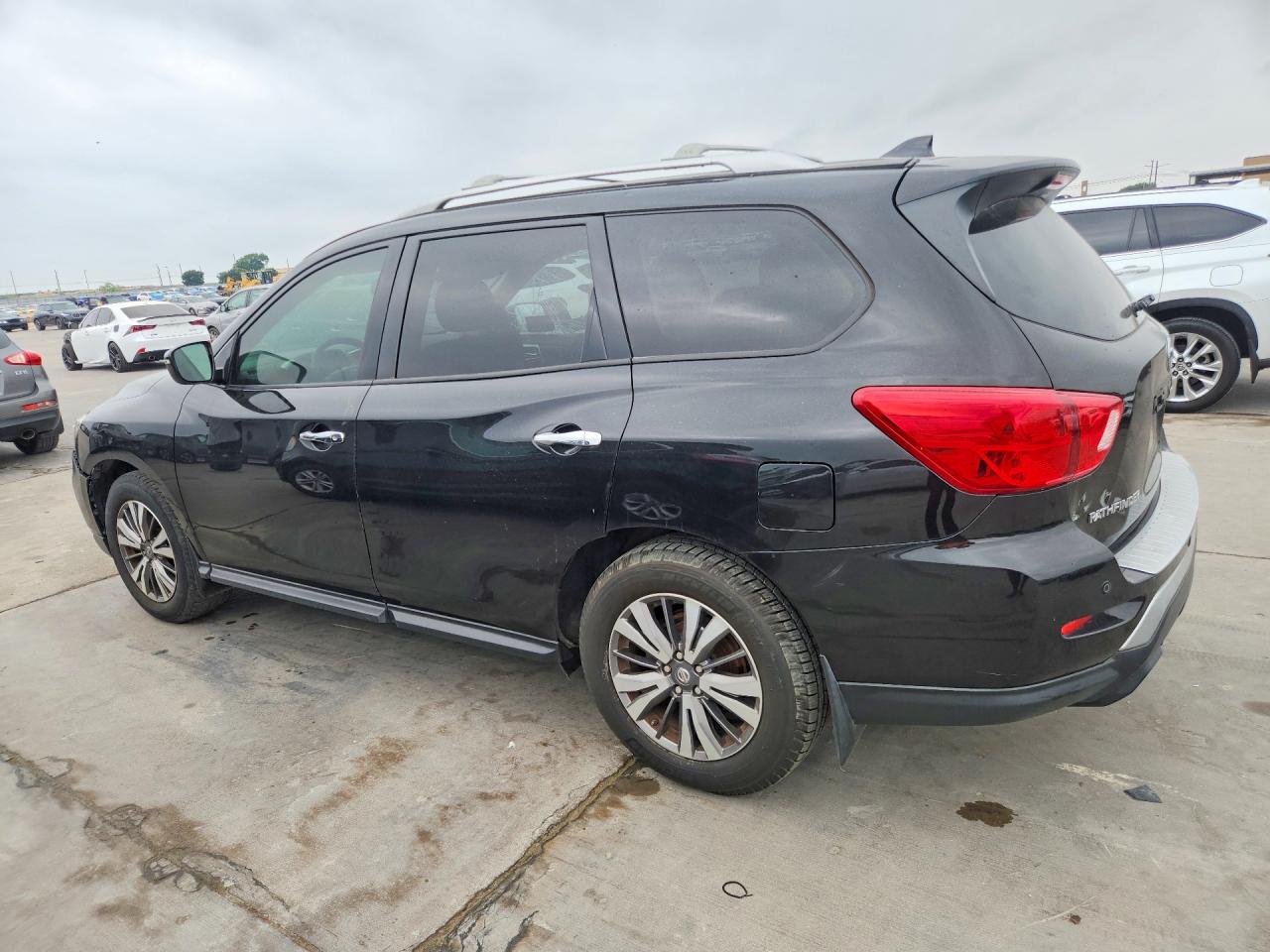 Nissan Pathfinder S