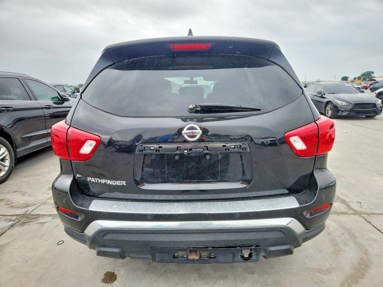 Nissan Pathfinder S