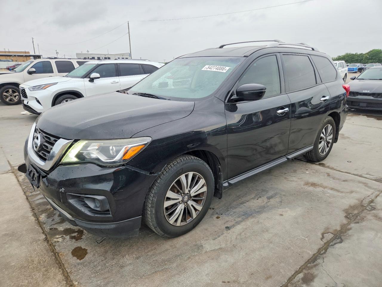 Salvage Nissan Pathfinder Image