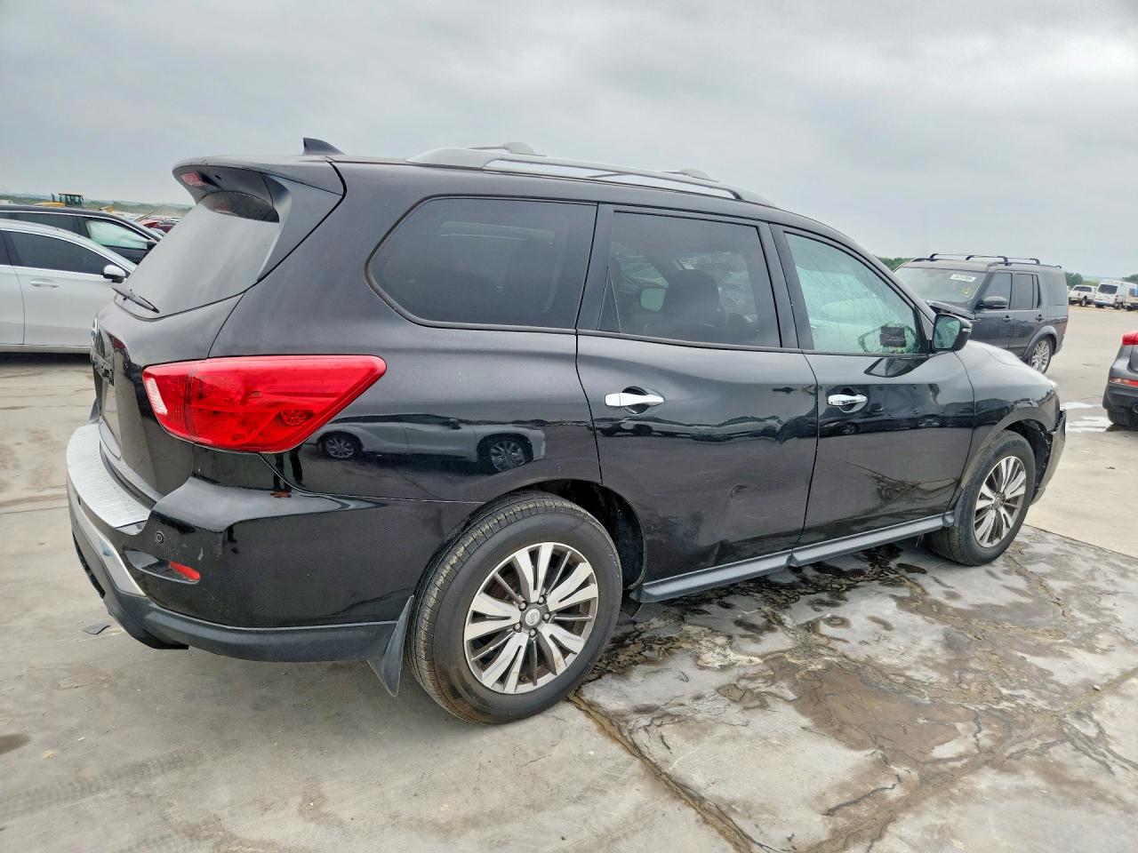 Nissan Pathfinder S