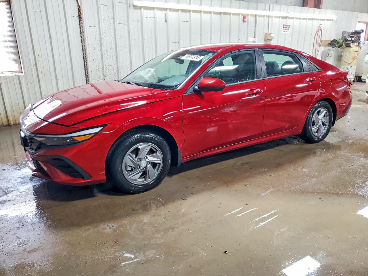 Salvage Hyundai ELANTRA Image