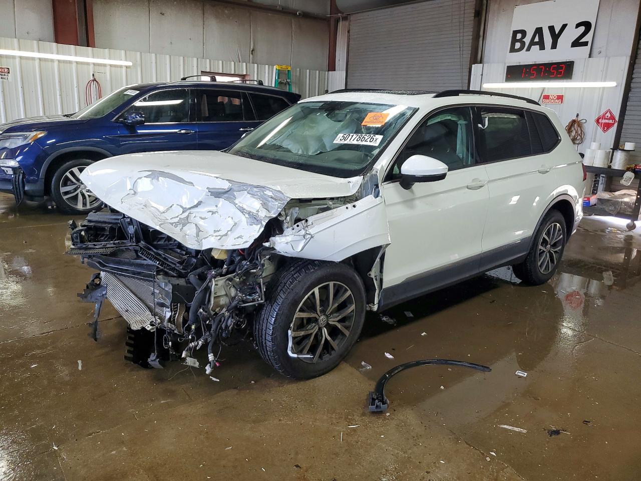 Salvage Volkswagen Tiguan Image
