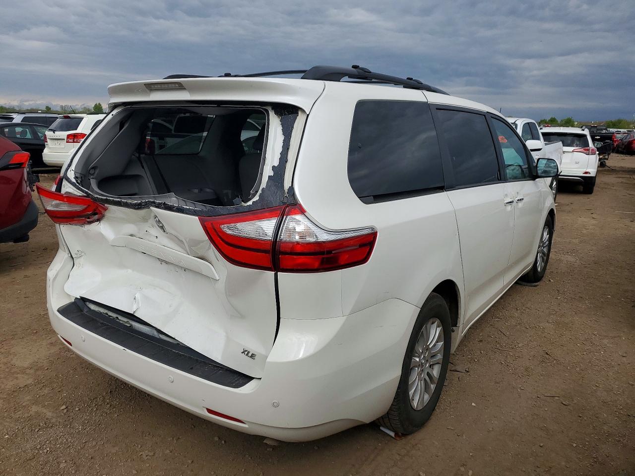 Toyota Sienna Xle 8-passenger