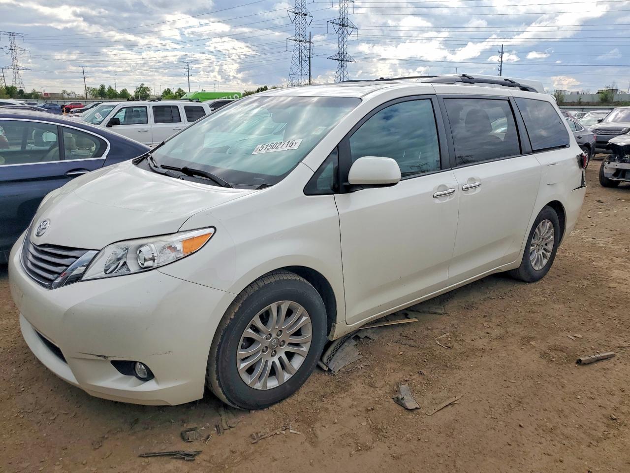 Salvage Toyota Sienna Image