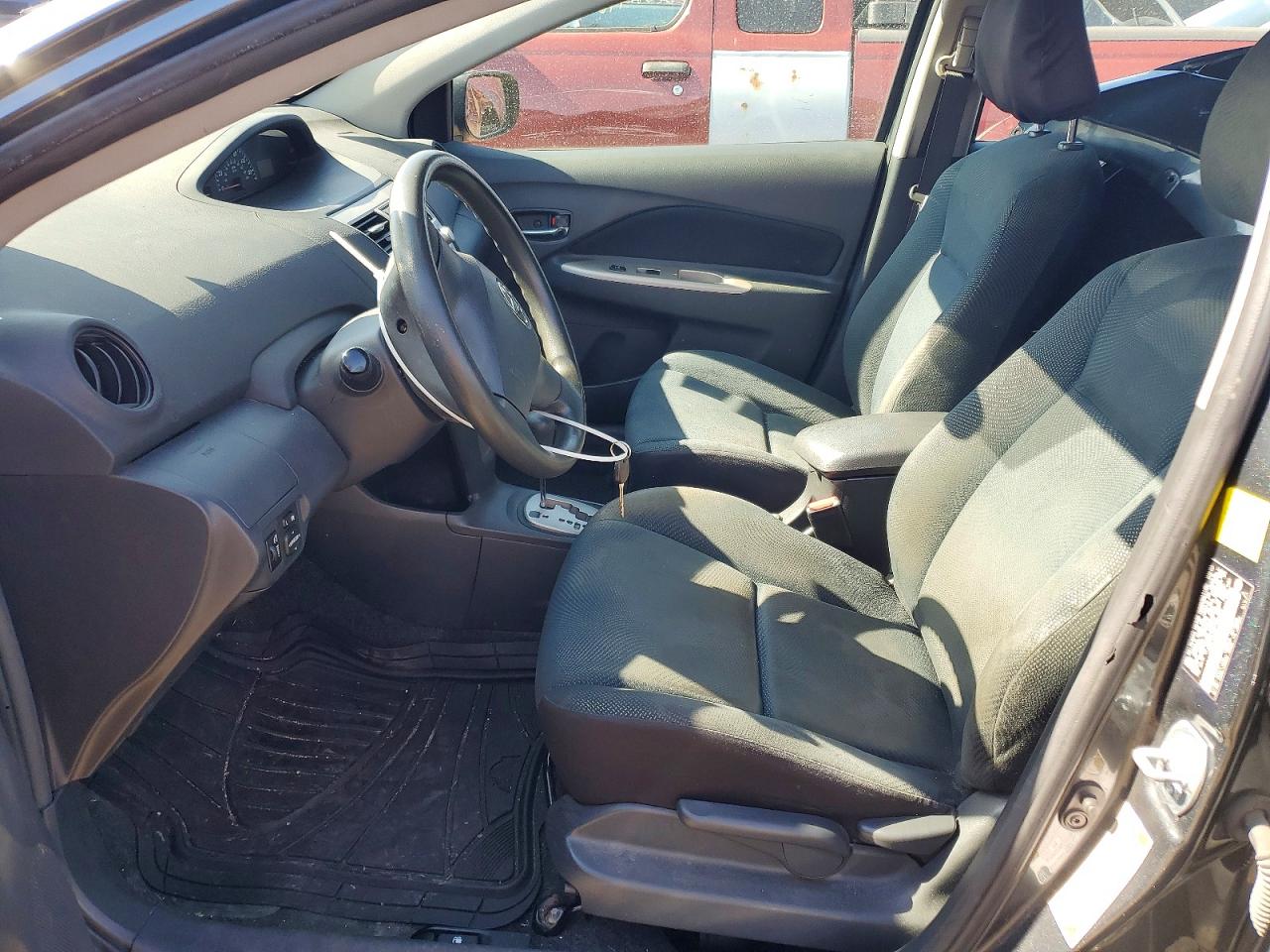 Toyota Yaris Base
