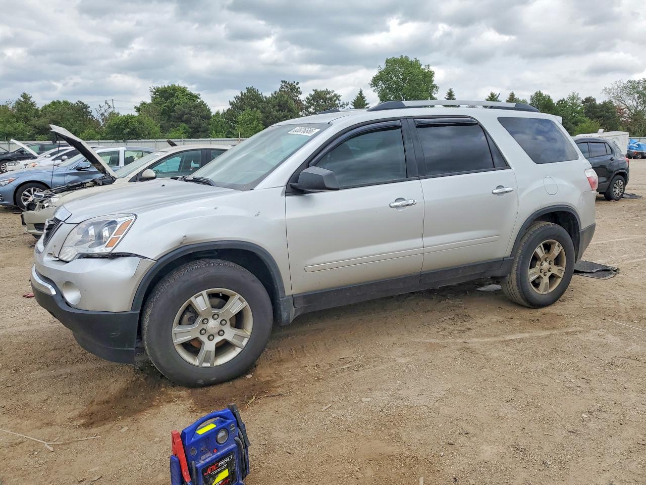 Salvage GMC Acadia Image