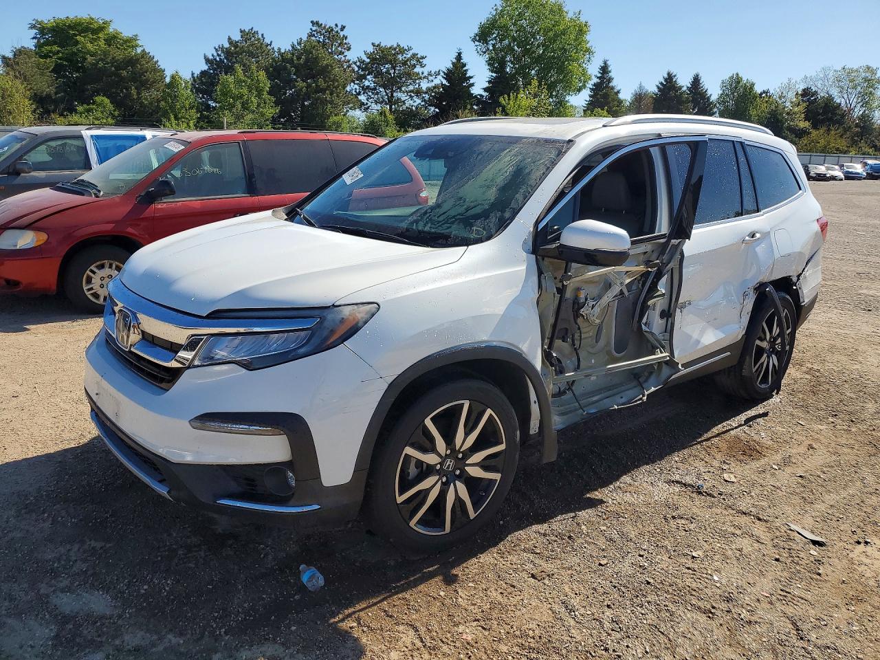 Salvage Honda Pilot Image