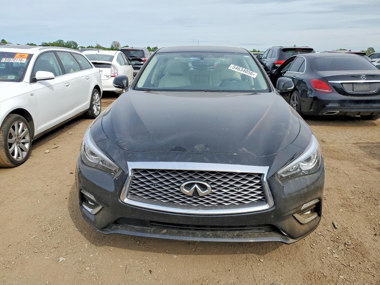 INFINITI Q50 Luxe