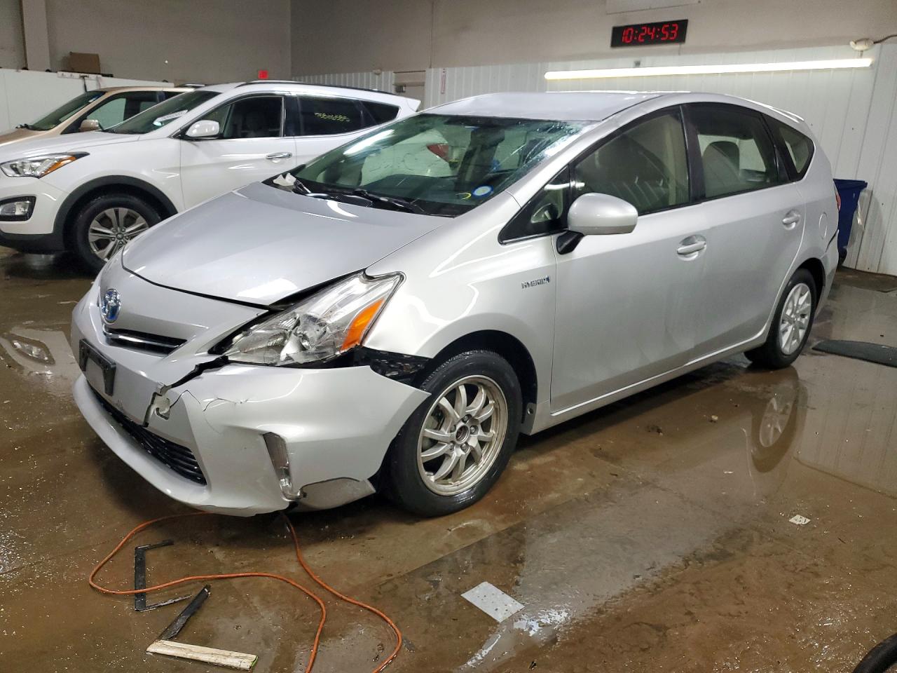 Salvage Toyota Prius Image