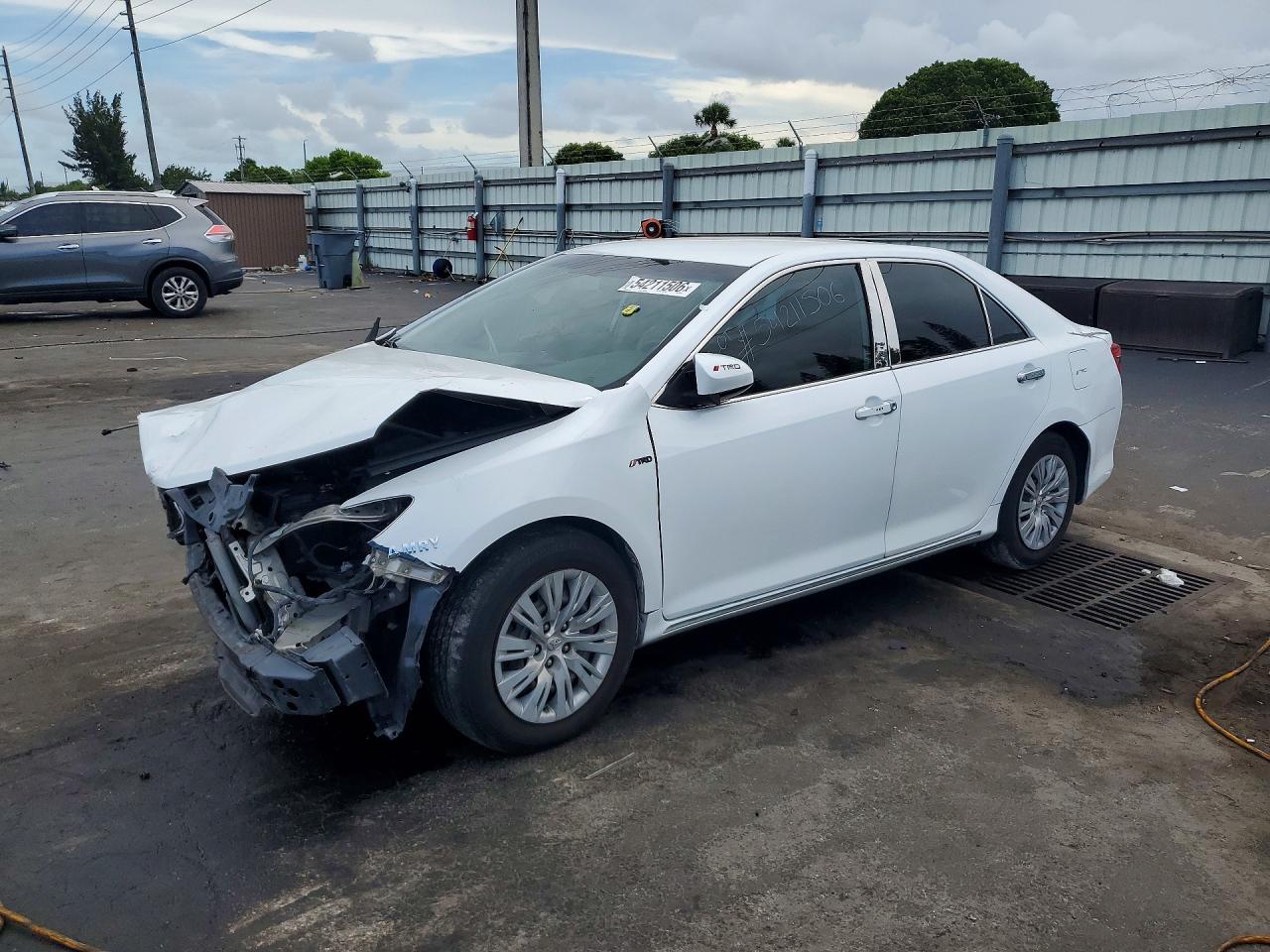 Salvage Toyota Camry Image