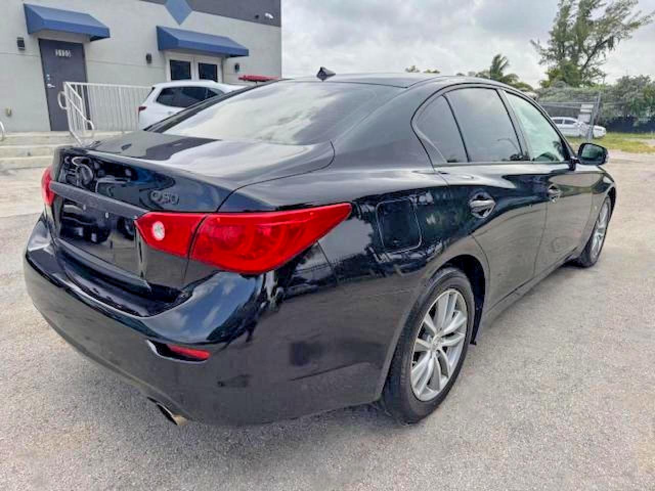 INFINITI Q50 3.0t P 3.0t Premium