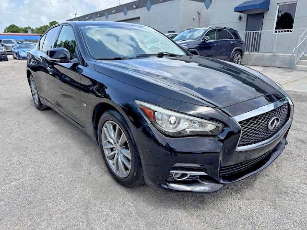 INFINITI Q50 3.0t P 3.0t Premium