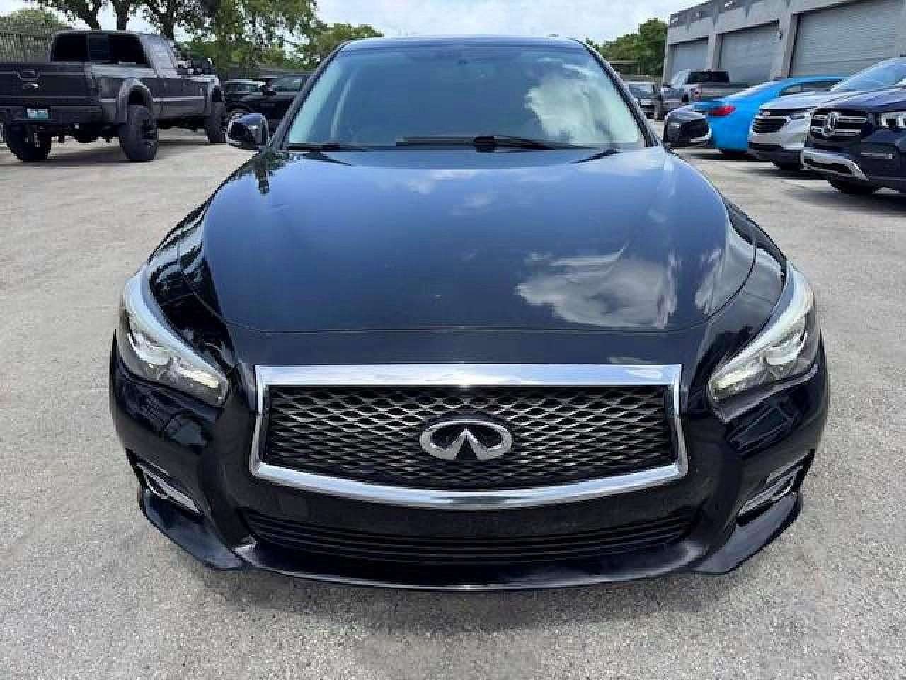 INFINITI Q50 3.0t P 3.0t Premium