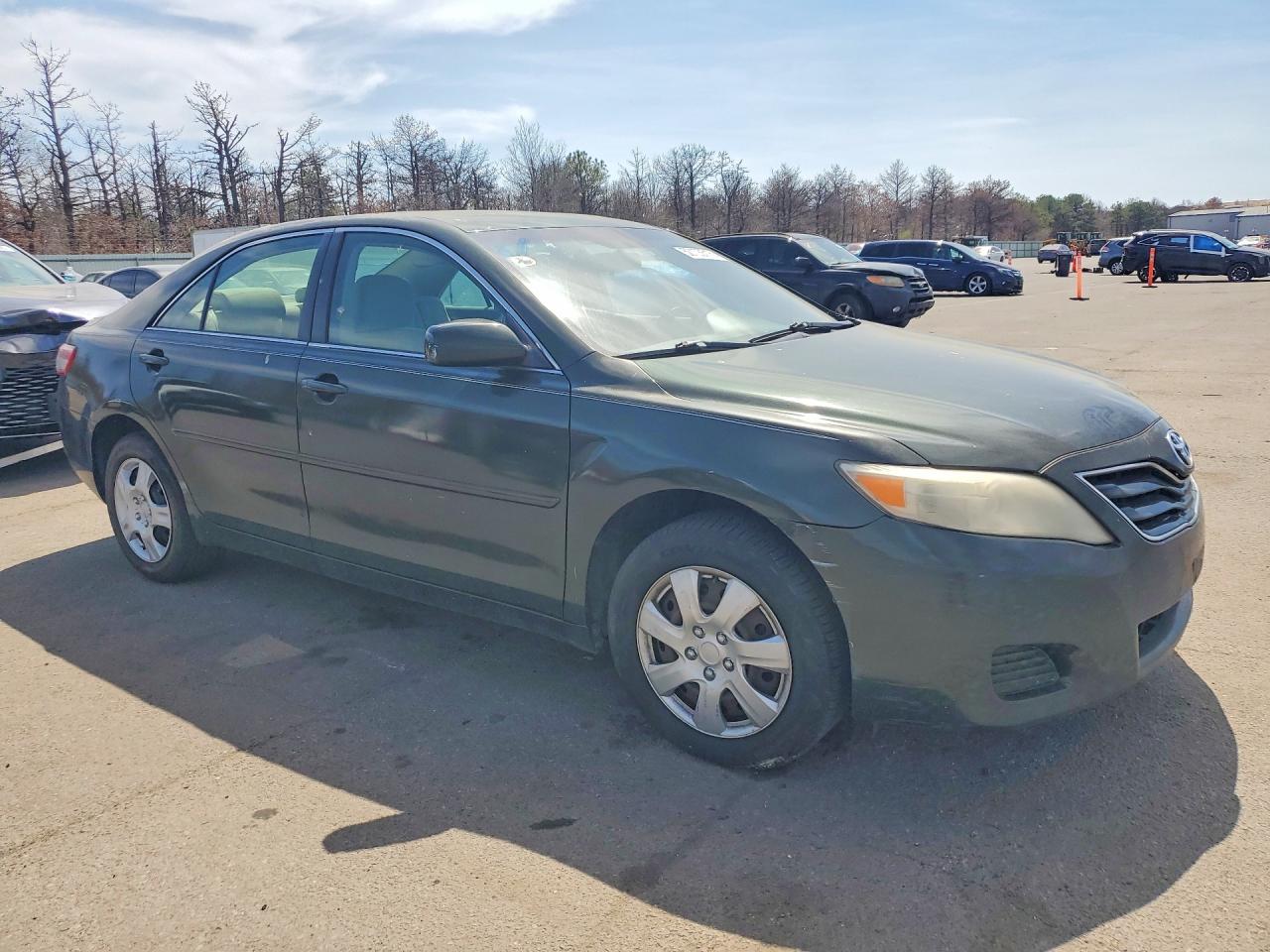 Toyota Camry Le V6
