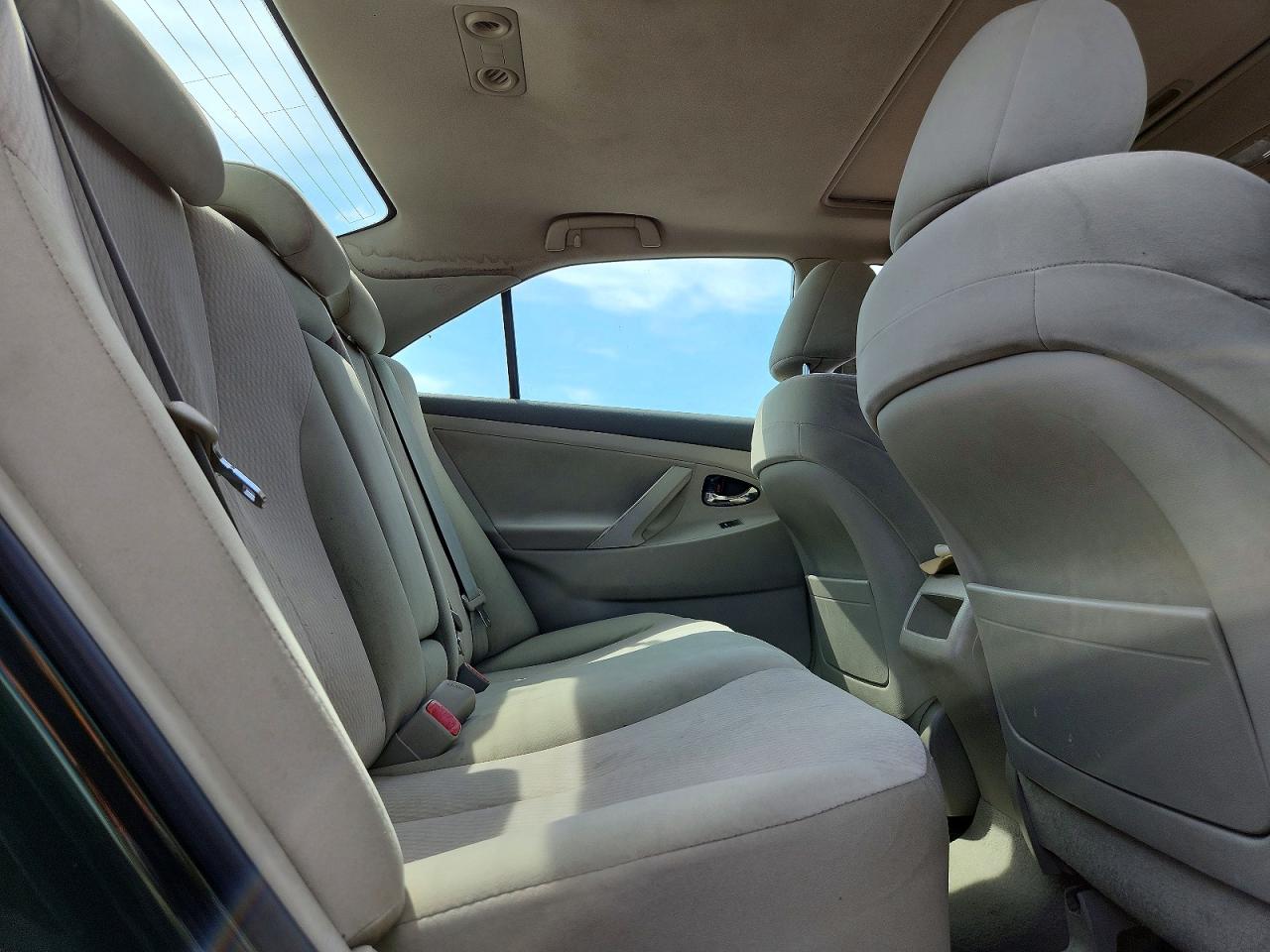 Toyota Camry Le V6