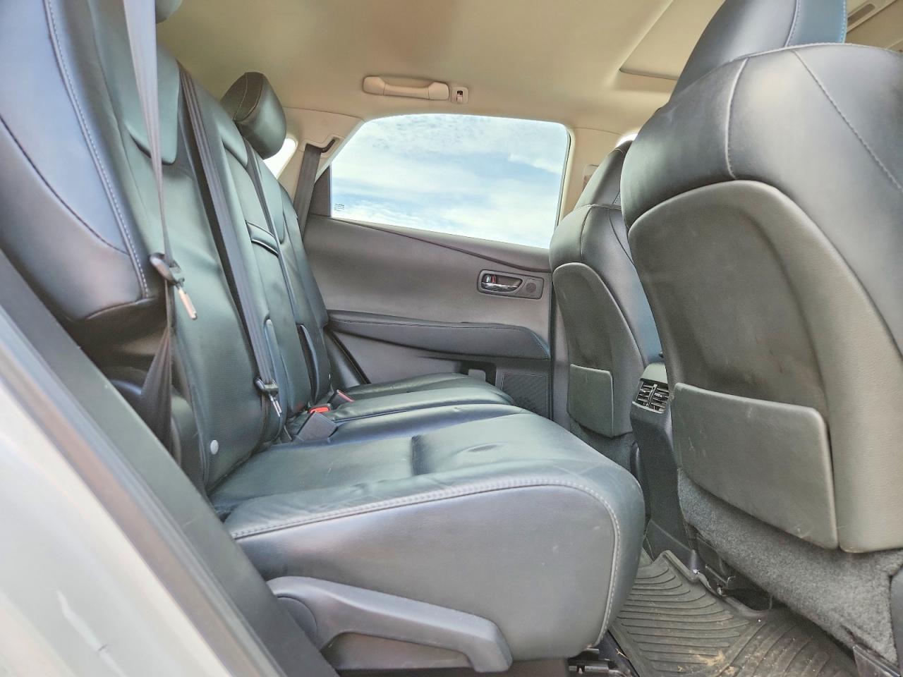 Lexus RX Base