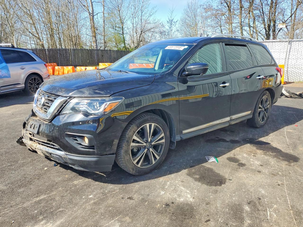 Salvage Nissan Pathfinder Image