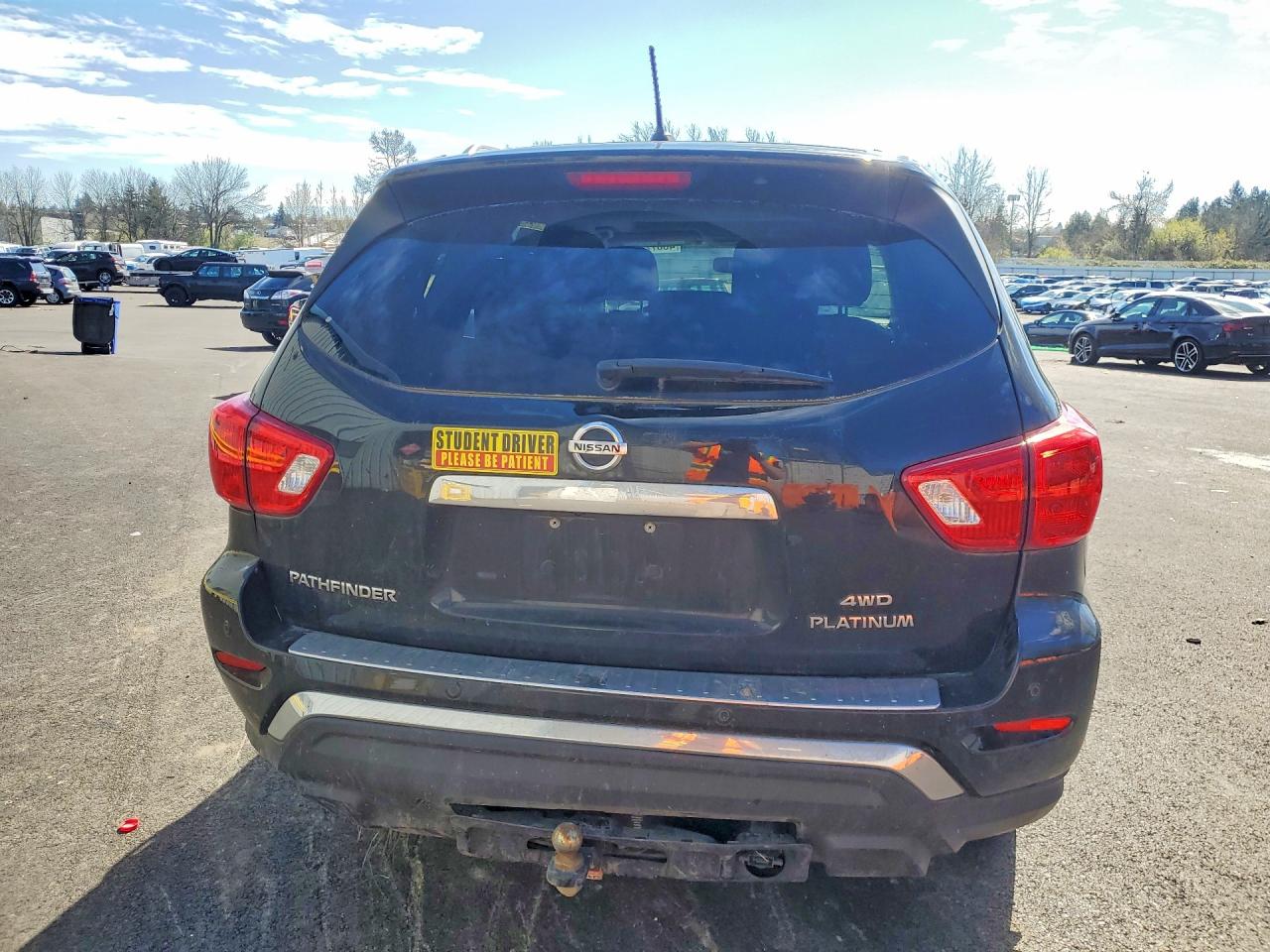 Nissan Pathfinder S