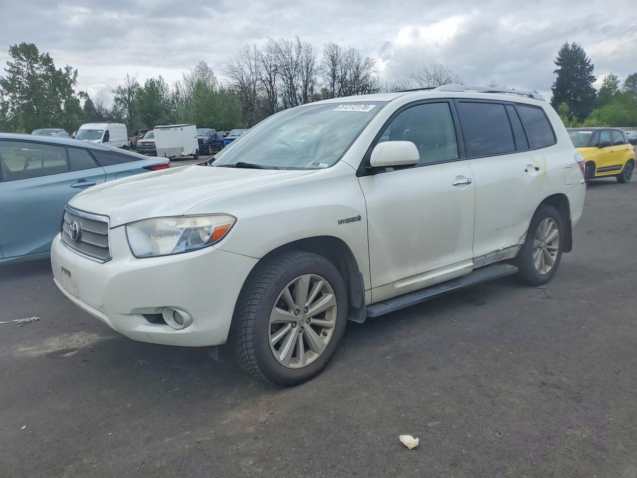 Salvage Toyota Highlander Image