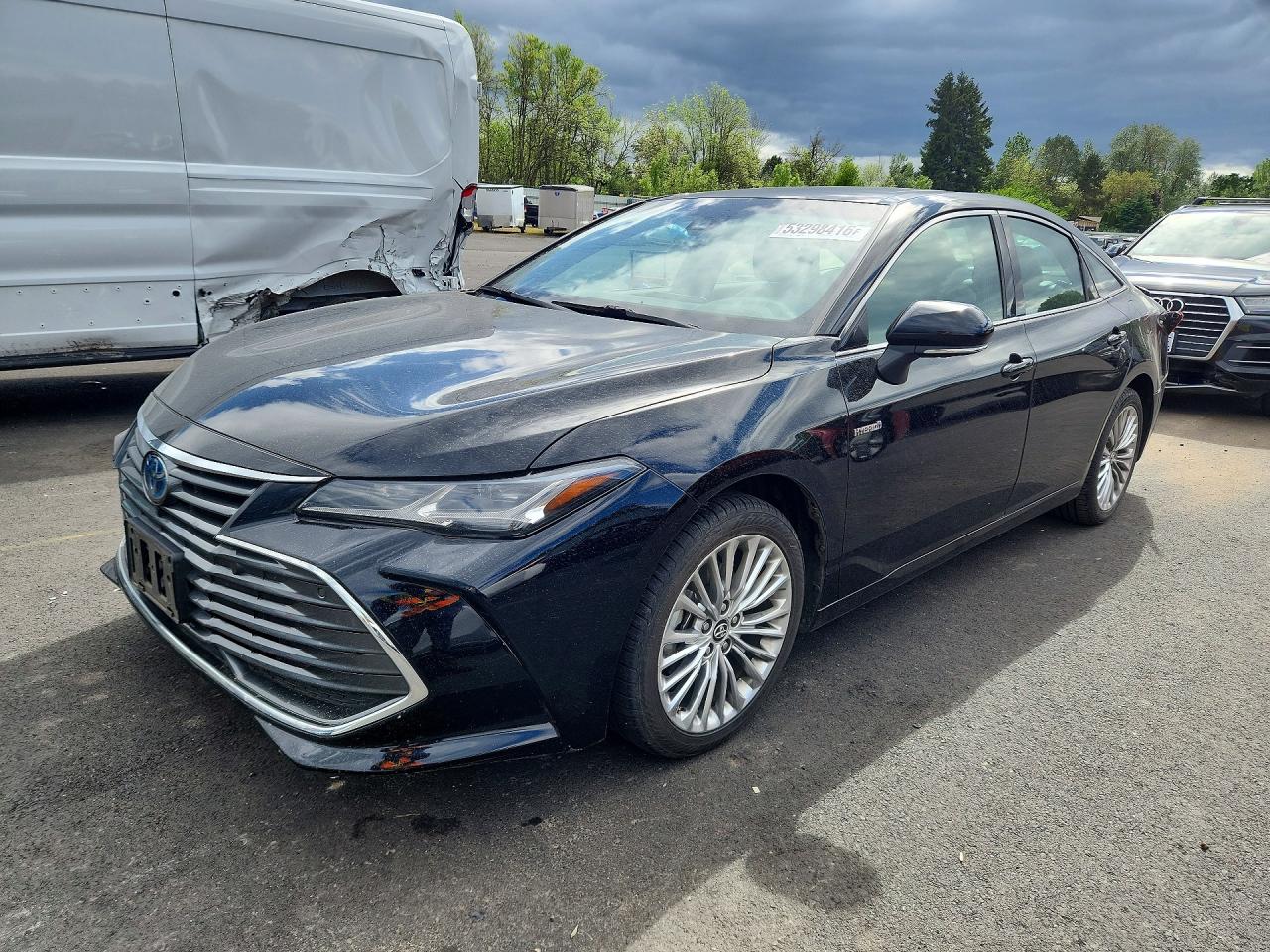 Salvage Toyota Avalon Image