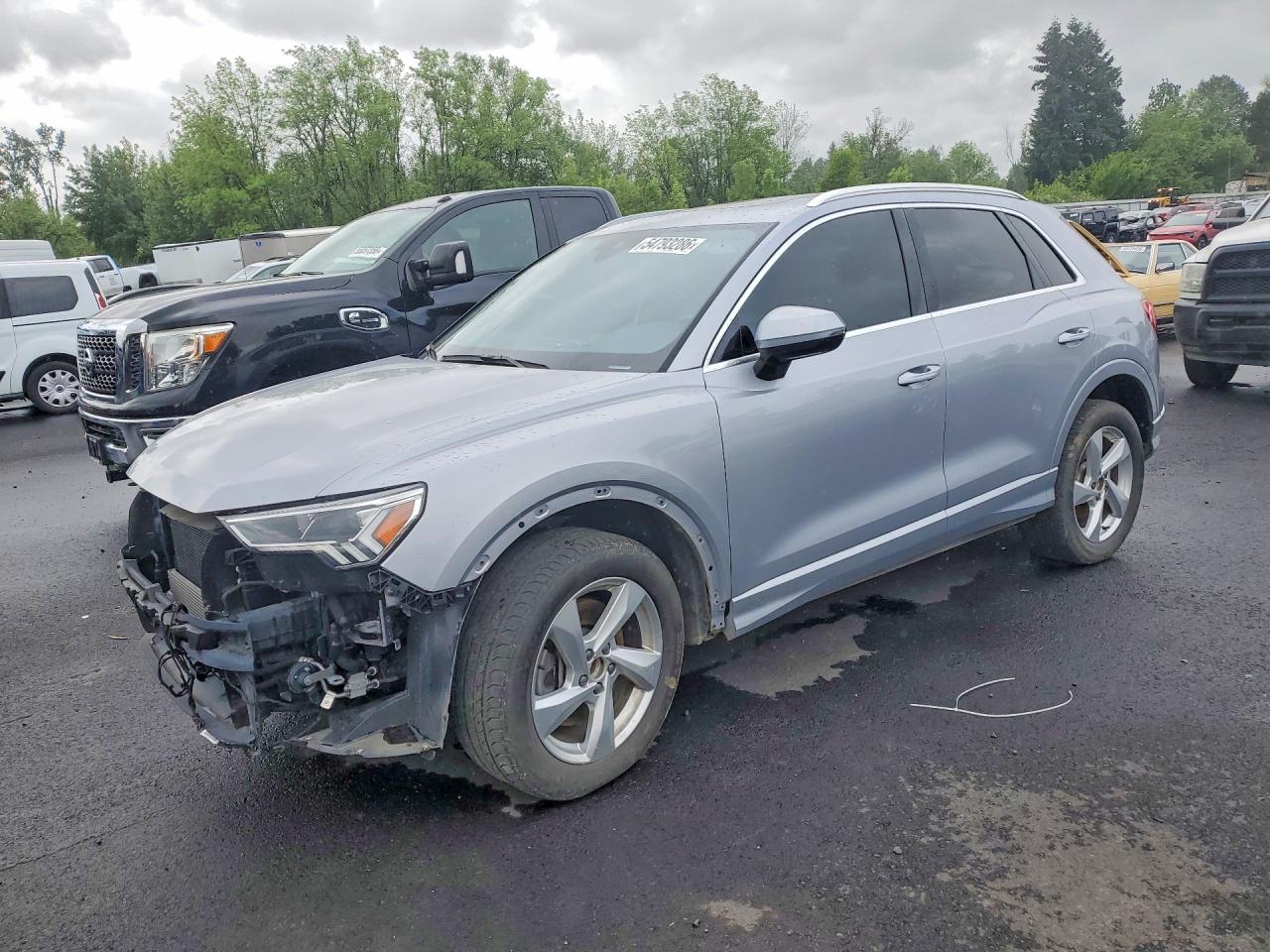 Salvage Audi Q3 Image