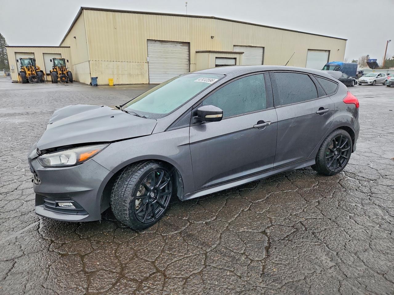 Salvage Ford Focus Image