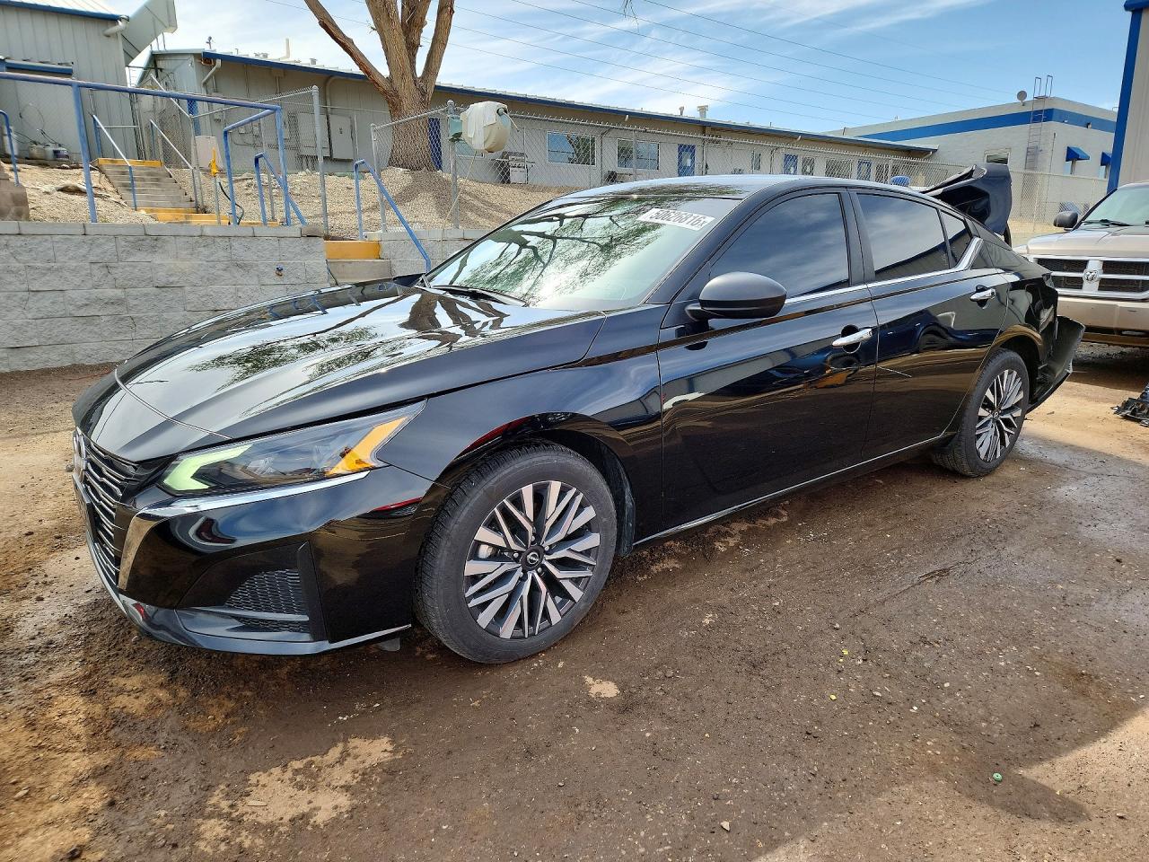 Salvage Nissan Altima Image