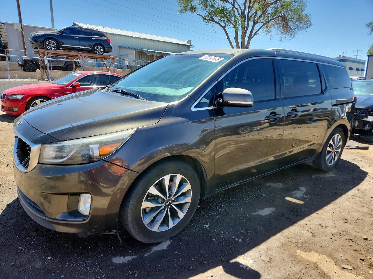 Salvage Kia Sedona Image
