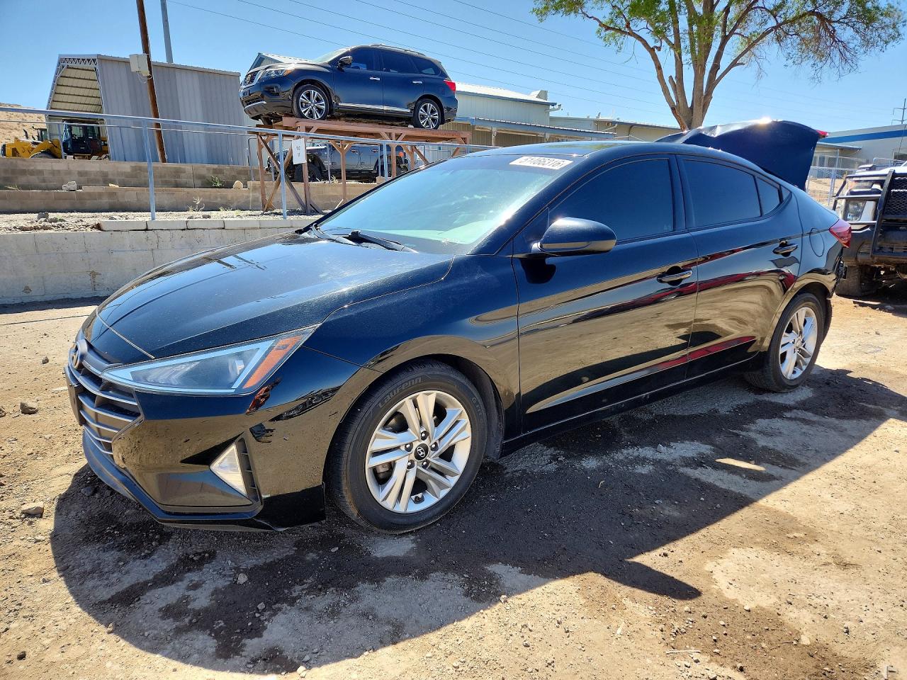Salvage Hyundai ELANTRA Image