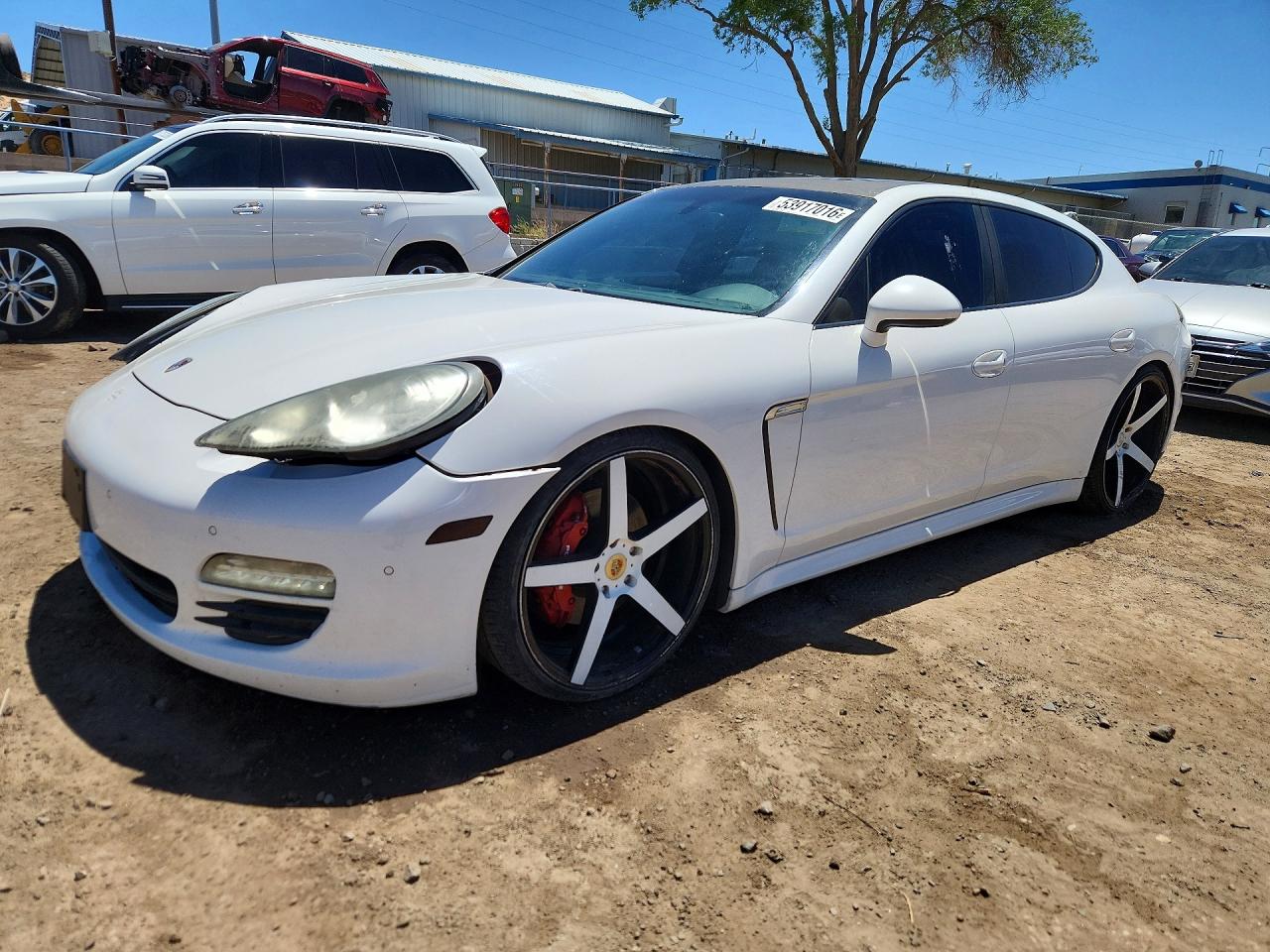 Salvage Porsche Panamera Image